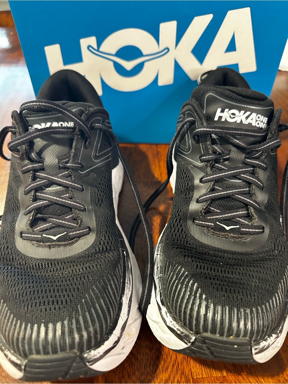 HOKA ONE ONE Bondi 7 Black White Women's Running Shoes Size 9 EUC